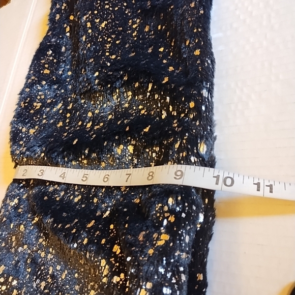 Madison 88 VTG black faux fur silver sparkling infinity scarf on size fits all - Picture 4 of 6